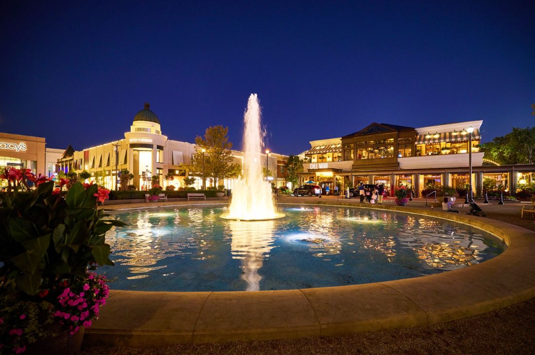 easton town center · santa
